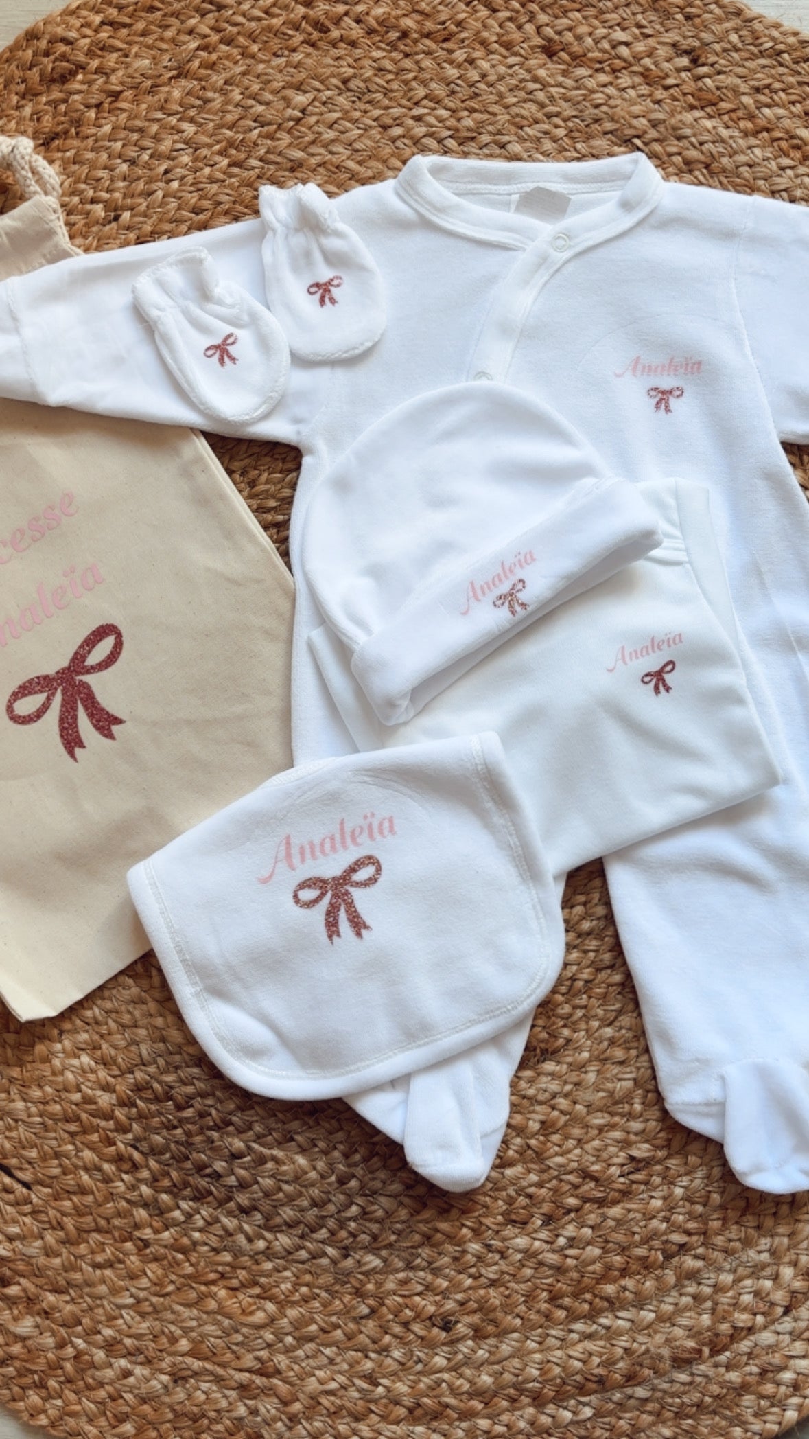 Tenue de naissance en velours personnalisée