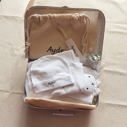 Valisette de Naissance Personnalisée — Trousseau Bébé & Doudou Lapin